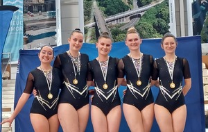 Médaille d'or : ensemble fédéral A TC : Anouck, Maëlys, Elodie, Anaïs et Justine.